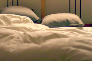 lit-dormir-matelas-mousse