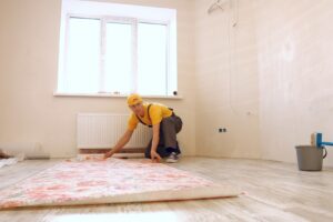 Builder going hang a wallpaper in room.